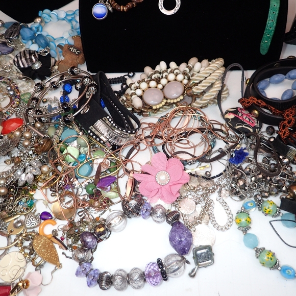 Bulk Jewelry lot C1 - Picture 7 of 9